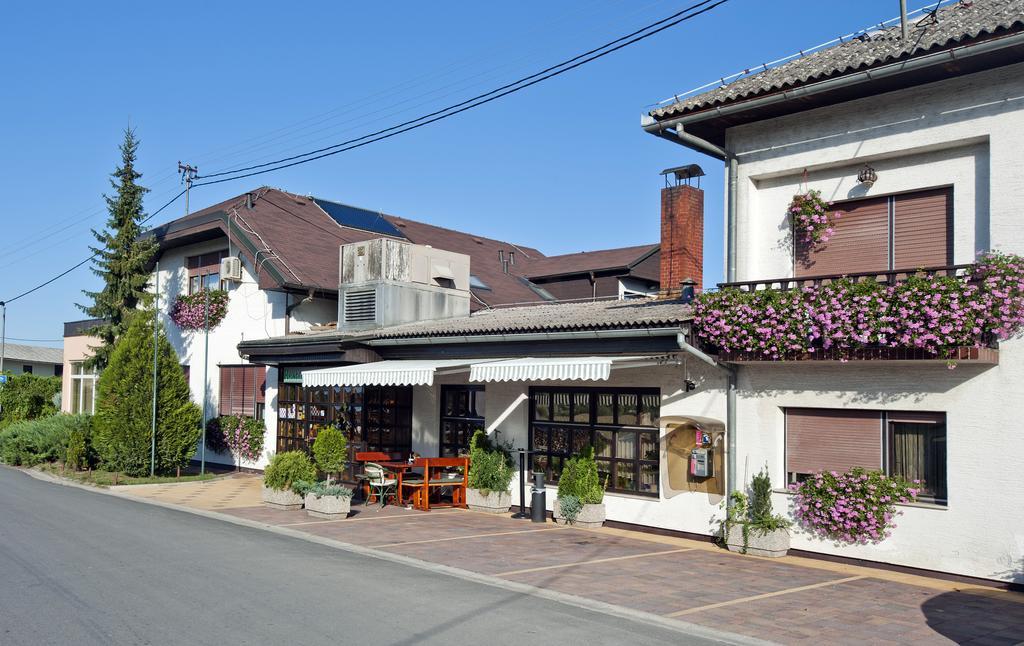 Guesthouse Zganjer Ozalj ภายนอก รูปภาพ