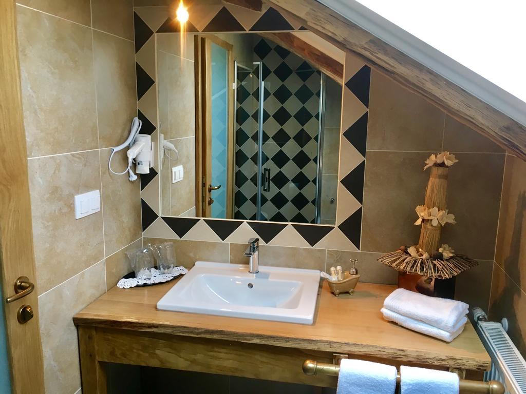 Guesthouse Zganjer Ozalj ภายนอก รูปภาพ